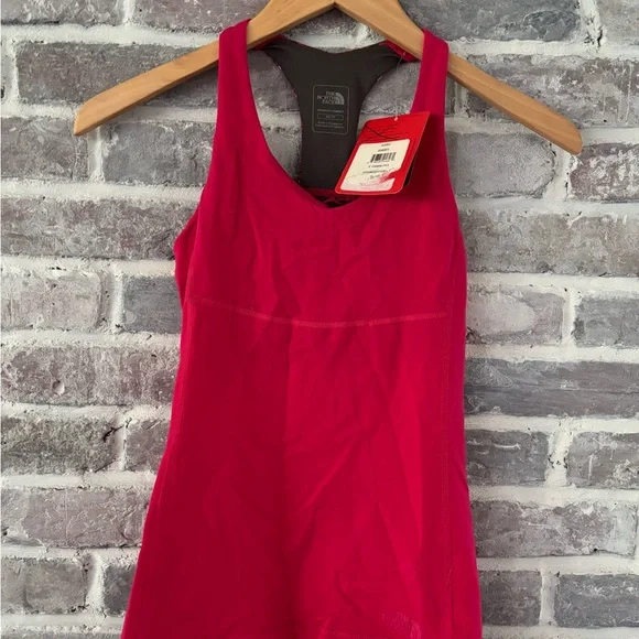 The North Face Pink Athletic Top - Picture 1 of 3